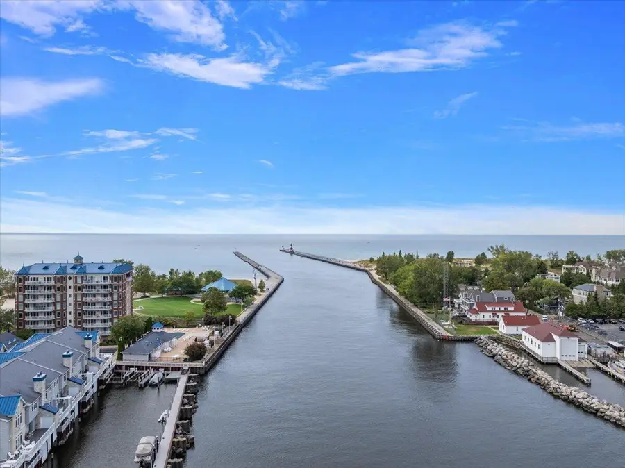 260 Water Street Building: 260 Unit: 5E, Saint Joseph, MI 49085 - #2