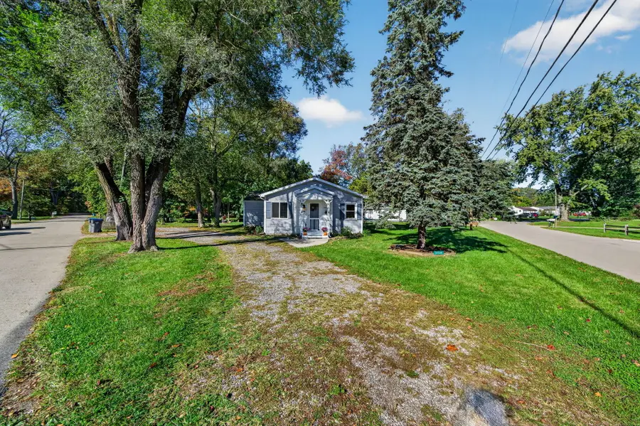 24300 Sassafras Street, Edwardsburg, MI 49112 - #2