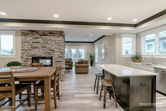 920 W Savidge Street Unit: 2, Spring Lake, MI 49456 - #3