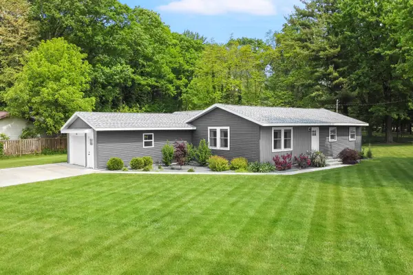 345 N 4th Avenue, Fruitport, MI 49415