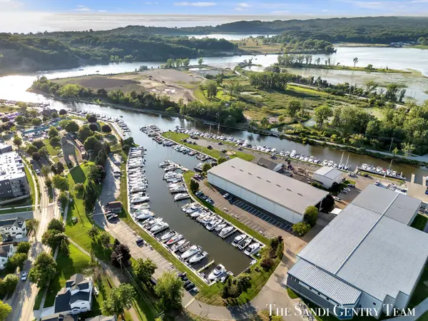 132 Wharfside Unit: 132, GrandHaven, MI 49417