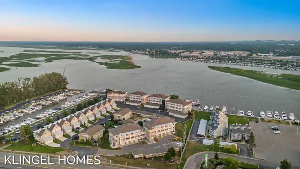 930 W Savidge Street Unit: 4, SpringLake, MI 49456