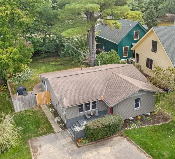 43 Ellis Street, Douglas, MI 49406