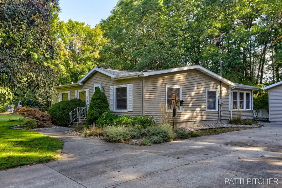 14128 Luckett Lane, Grand Haven Charter Township, MI 49417 - Image #3