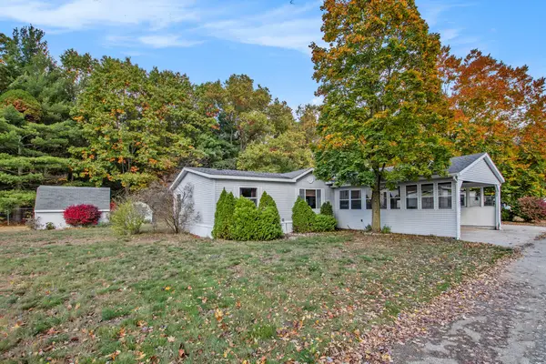 102 Apple Court, Muskegon, MI 49445