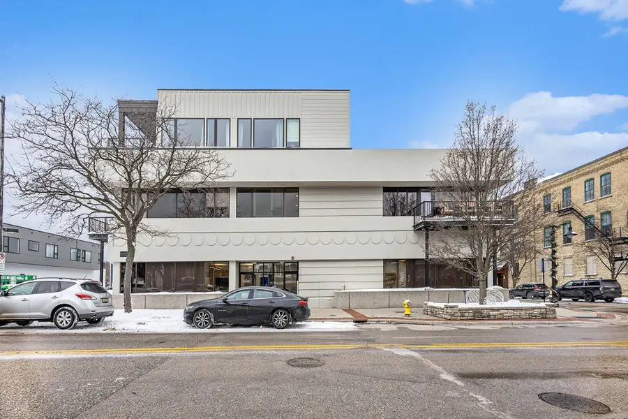 300 Washington Avenue Unit: 4, Grand Haven, MI 49417 - Image #3