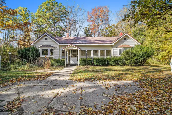 5600 Crystal Lake Road, Holton, MI 49425