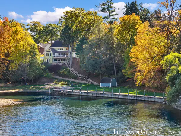 18886 Greenwood Court, SpringLake, MI 49456