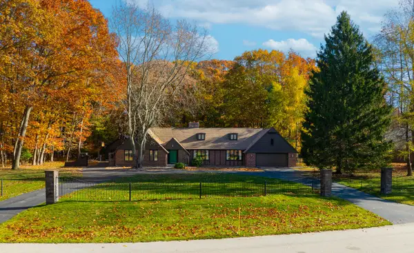 4000 Braeburn Drive, NortonShores, MI 49441