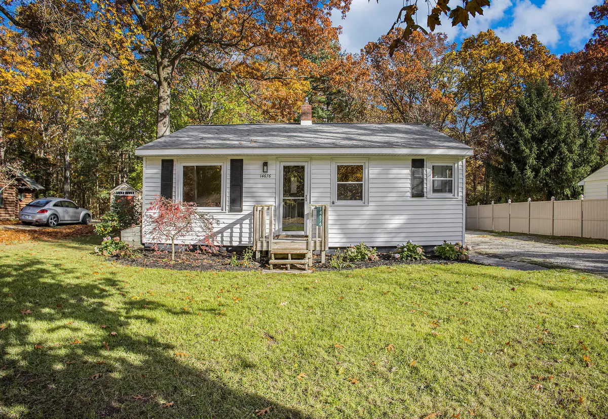 14676 154th Ave Avenue, Grand Haven Charter Township, MI 49417 - Image #1