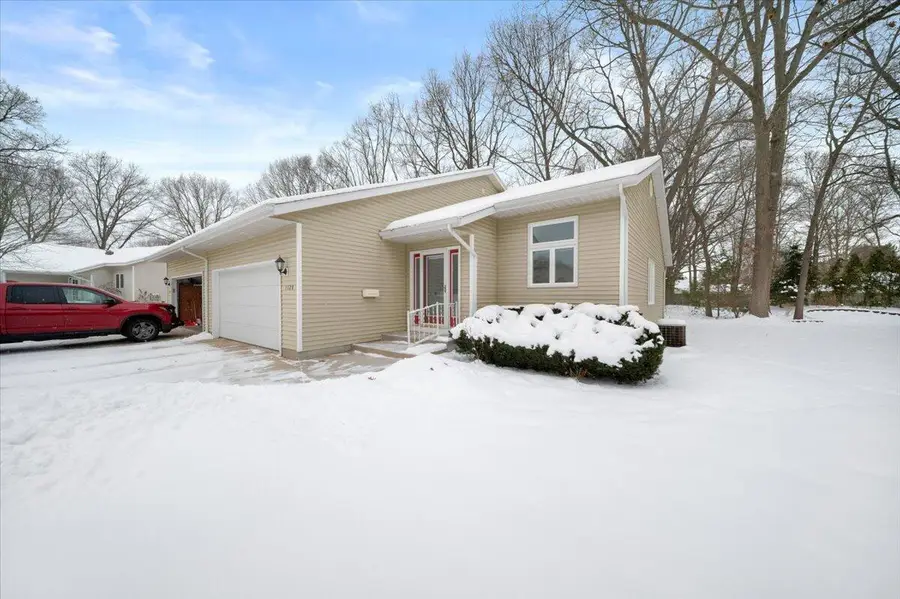 1128 Walnut Grove Drive, Norton Shores, MI 49441 - #2