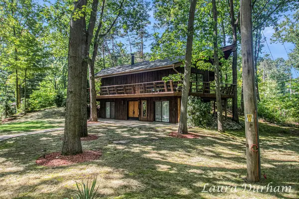 6480 Island Lake Road, Saugatuck, MI 49453
