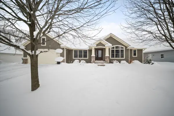738 Fieldstone Drive, Coopersville, MI 49404