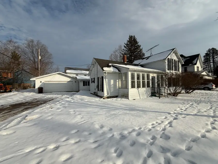 210 N Queen Street, Nashville, MI 49073 - #2