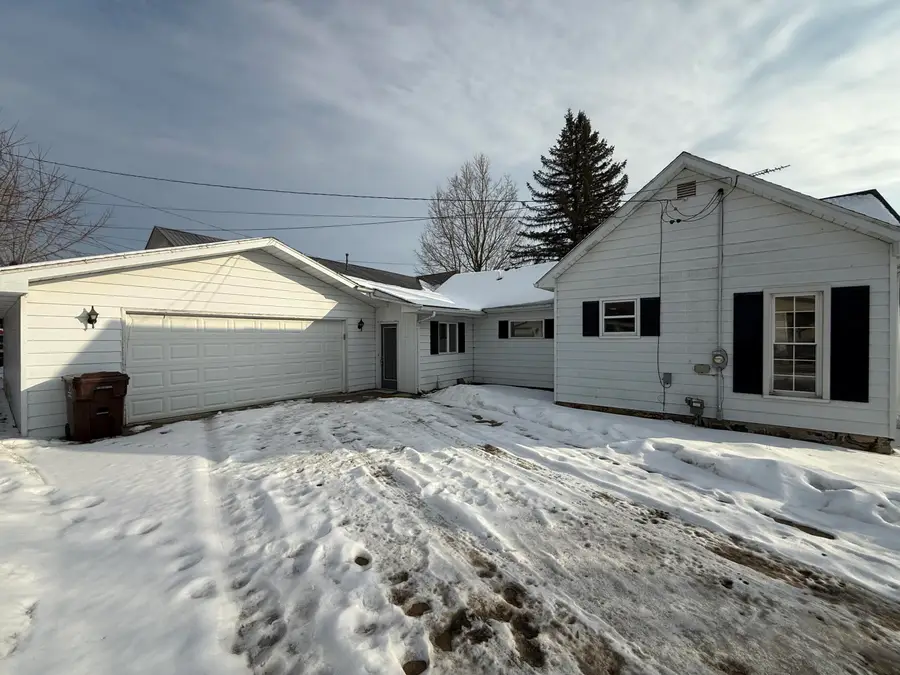 210 N Queen Street, Nashville, MI 49073 - #3