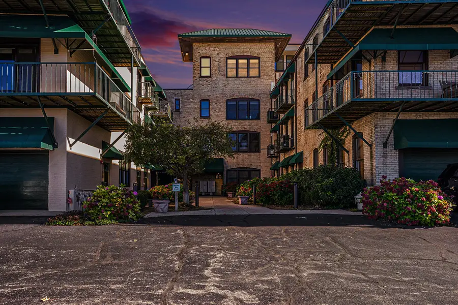 110 N Harbor Drive Unit: 304, Grand Haven, MI 49417 - #2