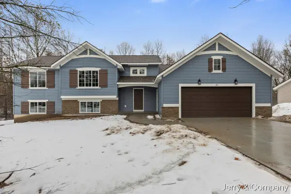 911 Apple Ridge Court, Allegan, MI 49010