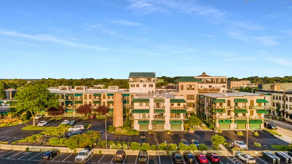 110 N Harbor Unit: 310, GrandHaven, MI 49417