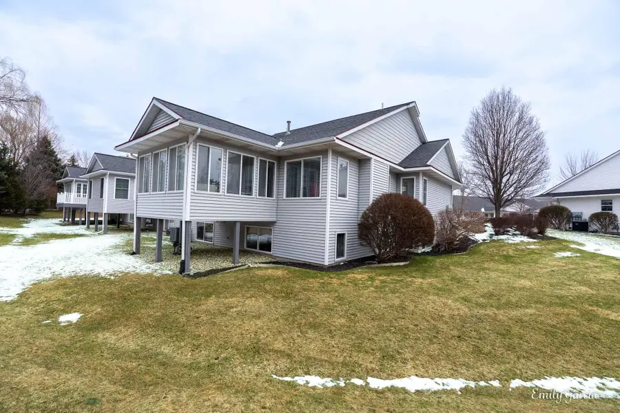 1361 E Pointe Ridge, Holland, MI 49423 - #2