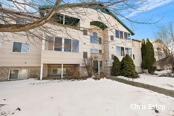 5877 Crosswinds Drive Unit: 32, NortonShores, MI 49444