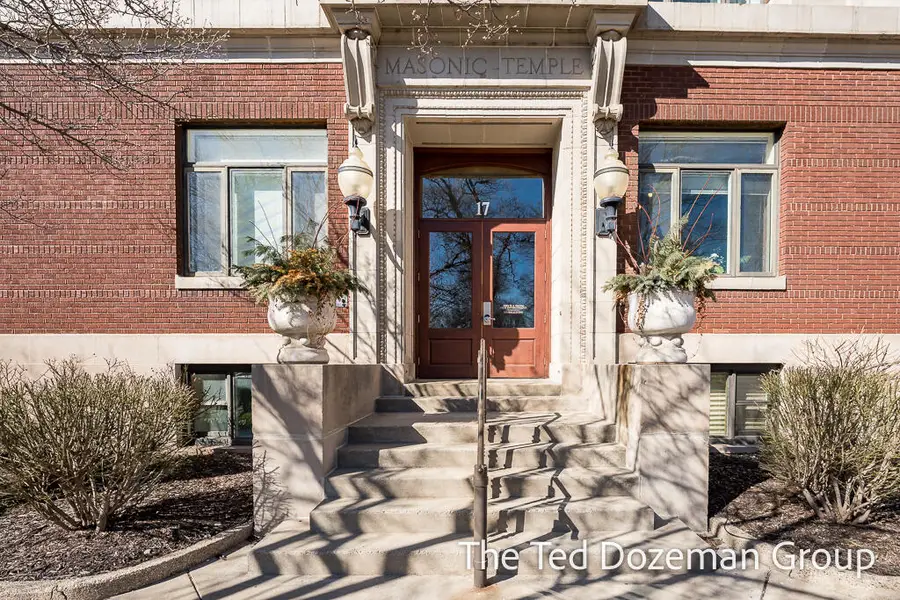 17 W 10th Street Unit: 450, Holland, MI 49423 - #2