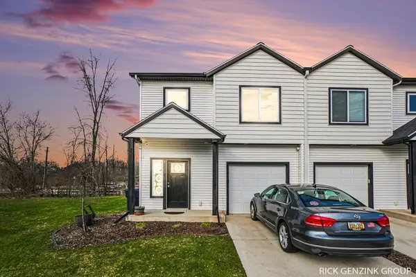 392 Harbor Town Court Unit: 4, Holland, MI 49423
