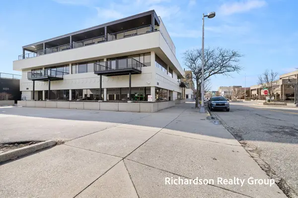 300 Washington Avenue Unit: 8, GrandHaven, MI 49417