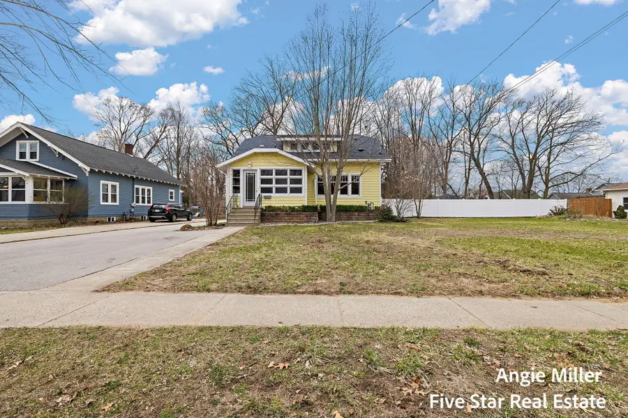 211 Williams Street, Spring Lake, MI 49456 - #2