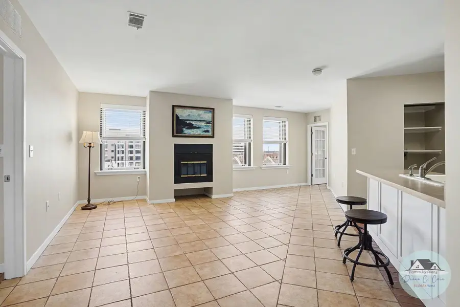 297 W Clay Avenue Unit: 411, Muskegon, MI 49440 - #3