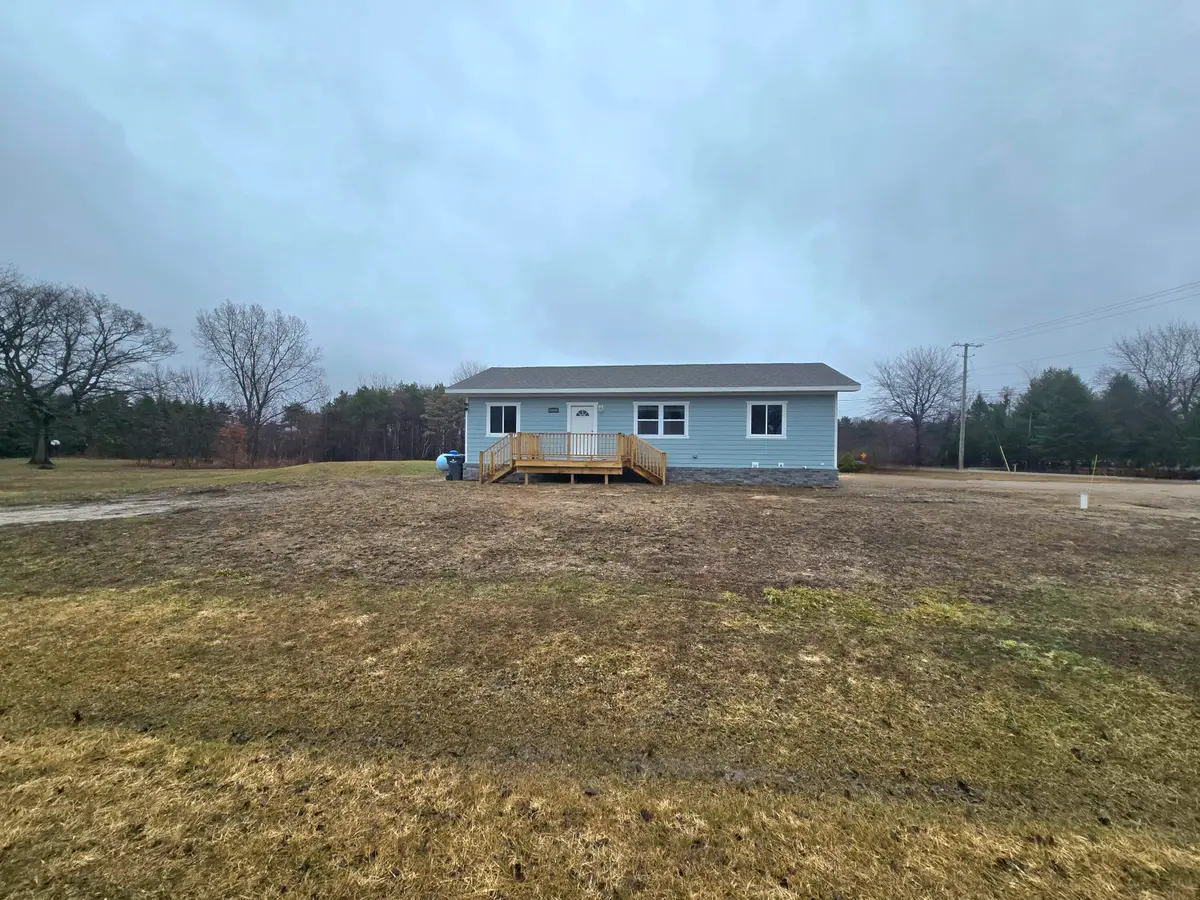5885 73 1/2 Street, South Haven, MI 49090 - #1