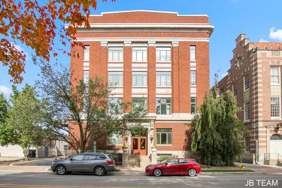 17 W 10th Street Unit: 220, Holland, MI 49423 - #3