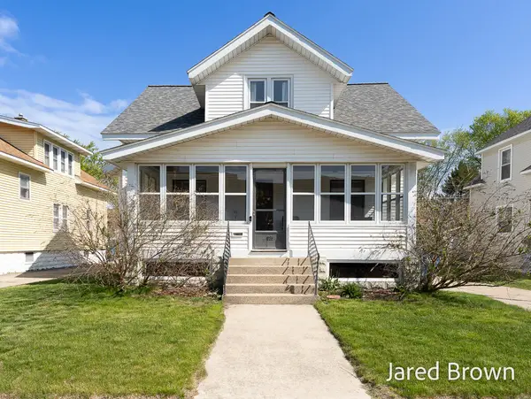 1039 Pennoyer Avenue, GrandHaven, MI 49417