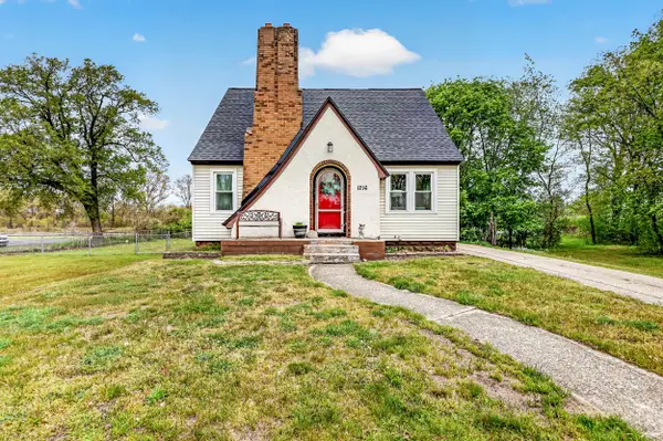 1216 W Broadway Avenue, Muskegon, MI 49441