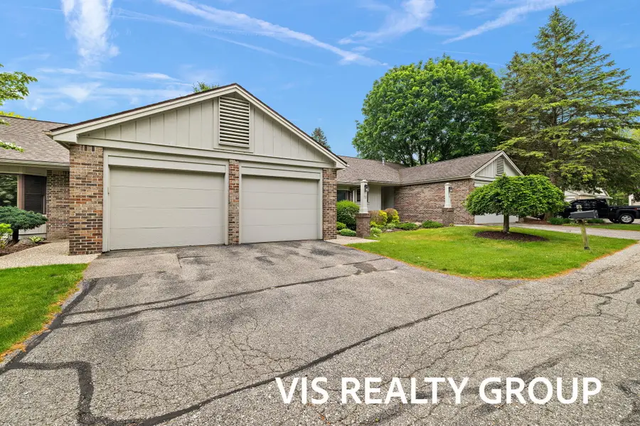 72 Skyline Circle NW Building: 1, Grand Rapids, MI 49504 - #2