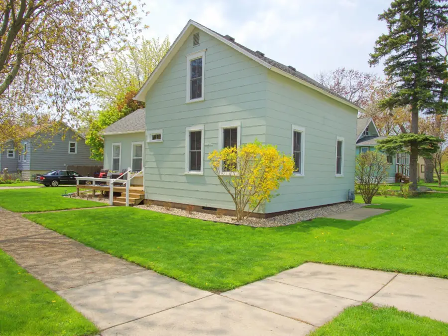 621 N 5th Street, Grand Haven, MI 49417 - #3