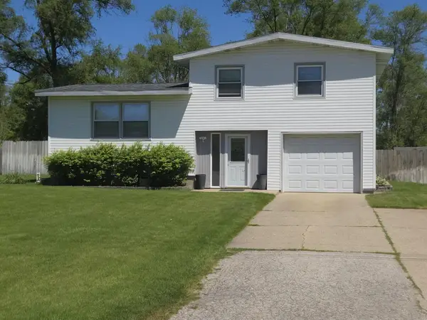1852 Oak Park Drive, Muskegon, MI 49442