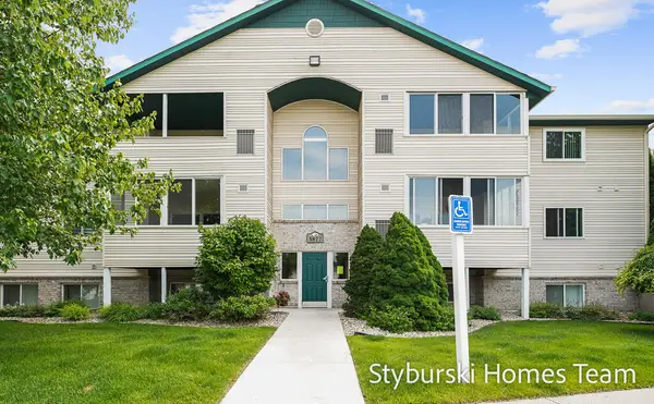 5877 Crosswinds Drive Unit: 31, NortonShores, MI 49444