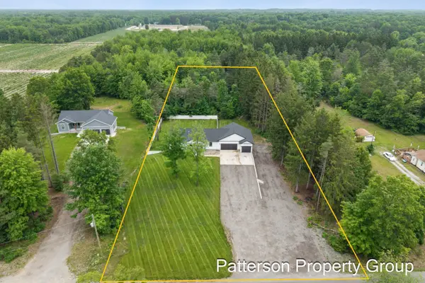 7638 E Sheringer Road, Ravenna, MI 49451