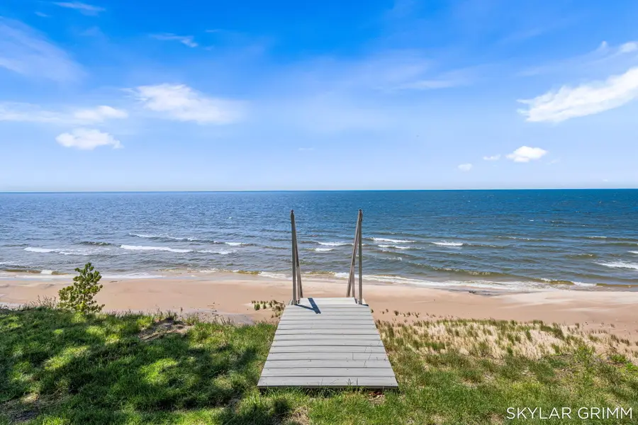2121 N Scenic Drive, Muskegon, MI 49445 - #3