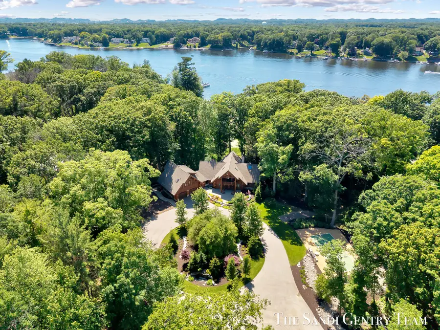 18131 N Fruitport Road, Spring Lake, MI 49456 - #2