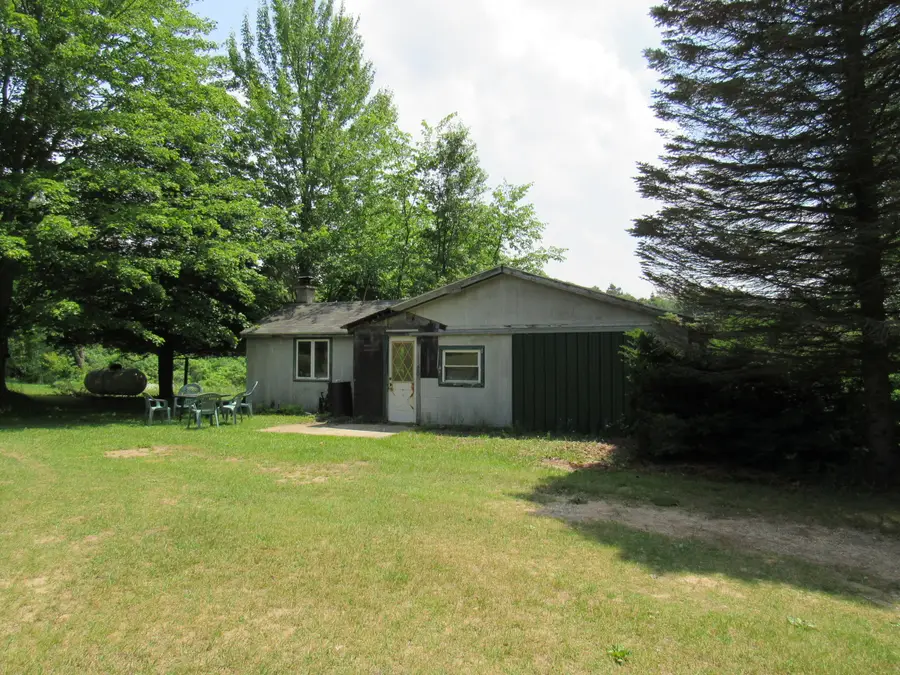 710 N 204th Avenue, Hesperia, MI 49421 - #2