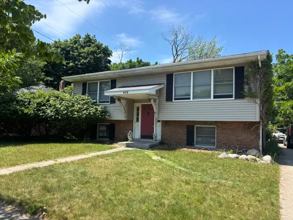 609 Hillock Court, GrandHaven, MI 49417