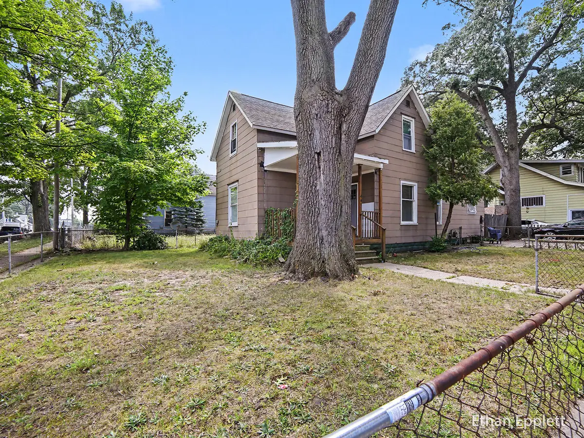 447 W Southern Avenue, Muskegon, MI 49441 - #1