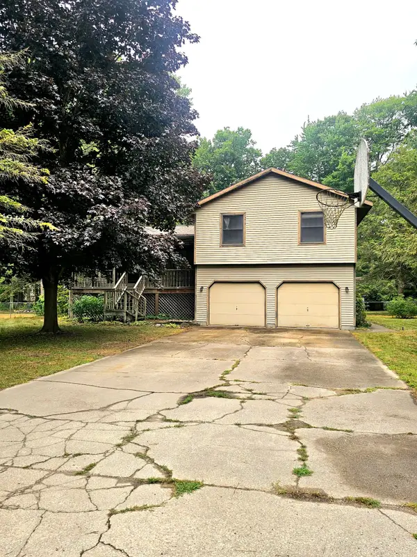 2886 Oak Court, SpringLake, MI No