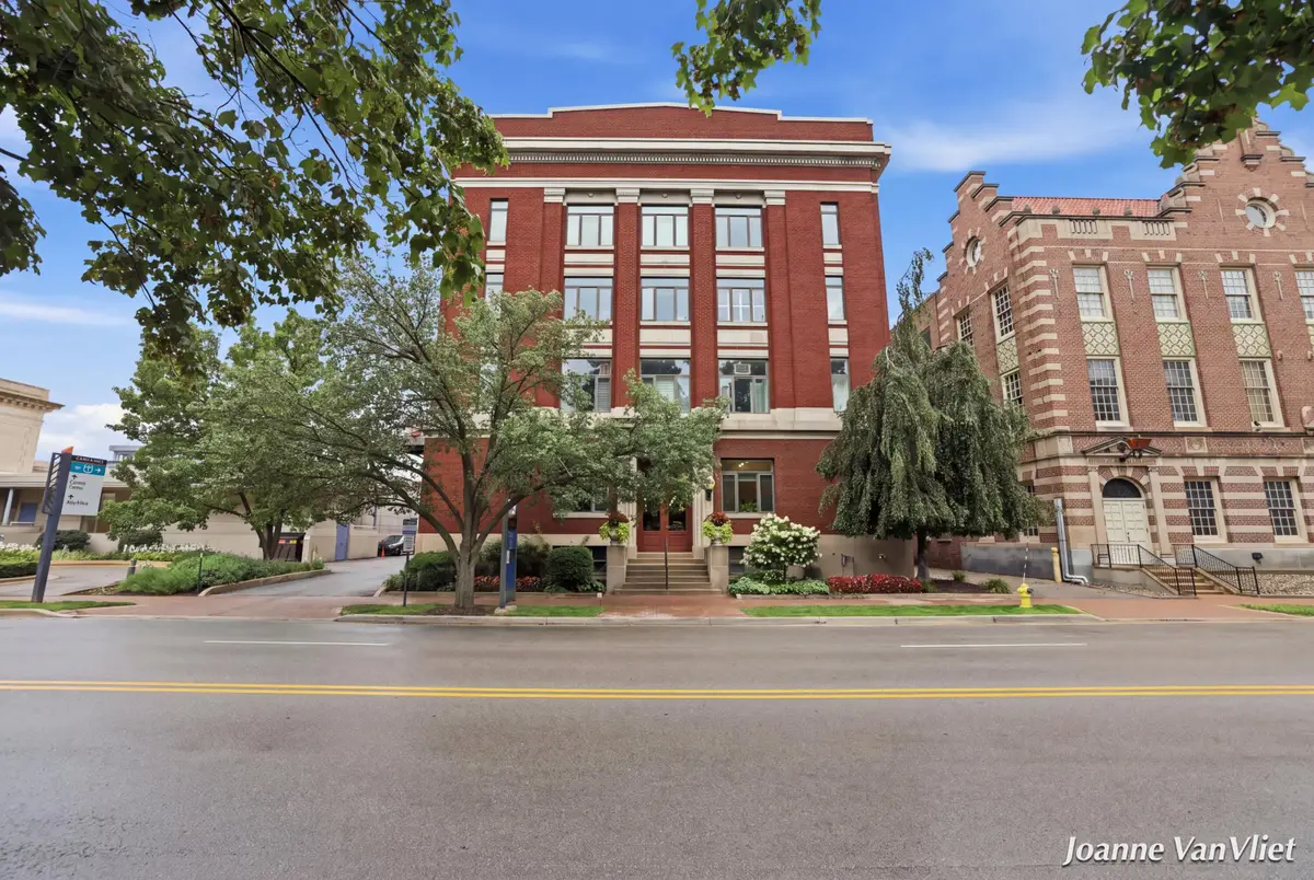 17 W 10th Street Unit: 470, Holland, MI 49423 - #1