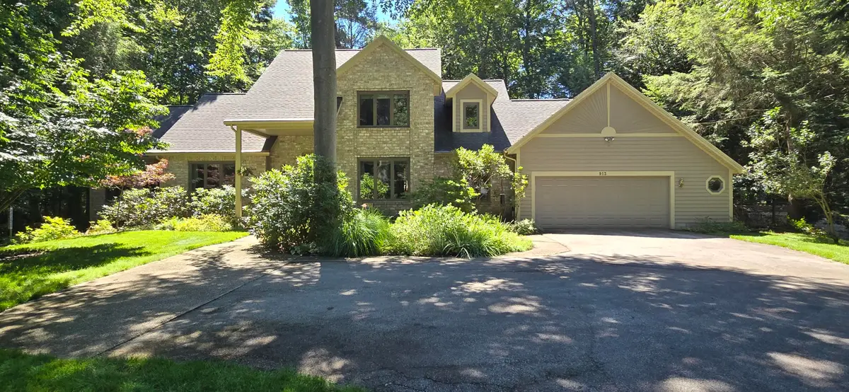 913 W Wellington Court, Norton Shores, MI 49441 - #1
