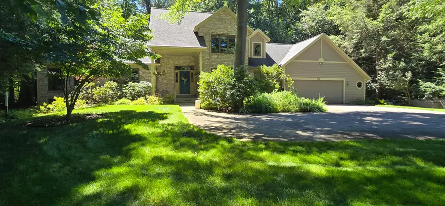 913 W Wellington Court, Norton Shores, MI 49441 - #2