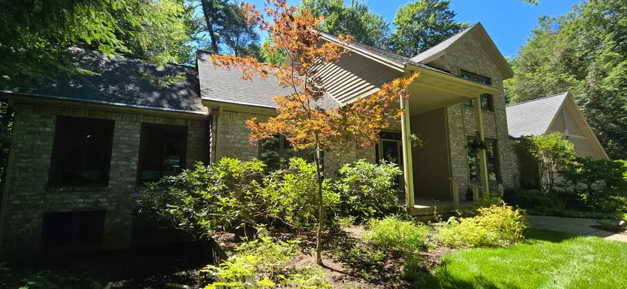 913 W Wellington Court, Norton Shores, MI 49441 - #3
