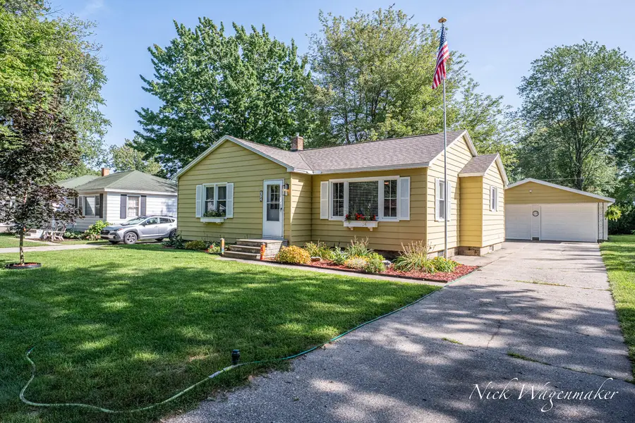 712 River Street, Spring Lake, MI 49456 - #2