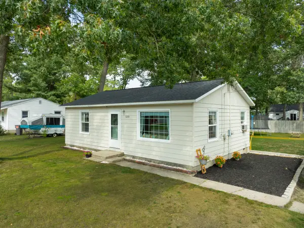1210 Woodcrest Street, Muskegon, MI 49442